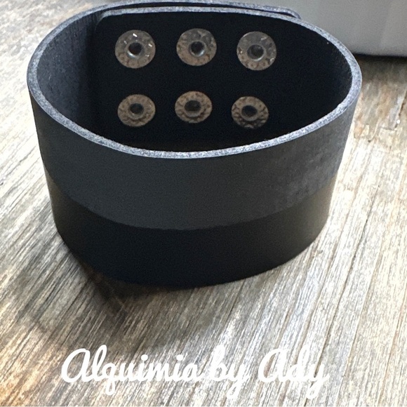 Black and gray color block wide and chunky bracelet wrap - Picture 2 of 2